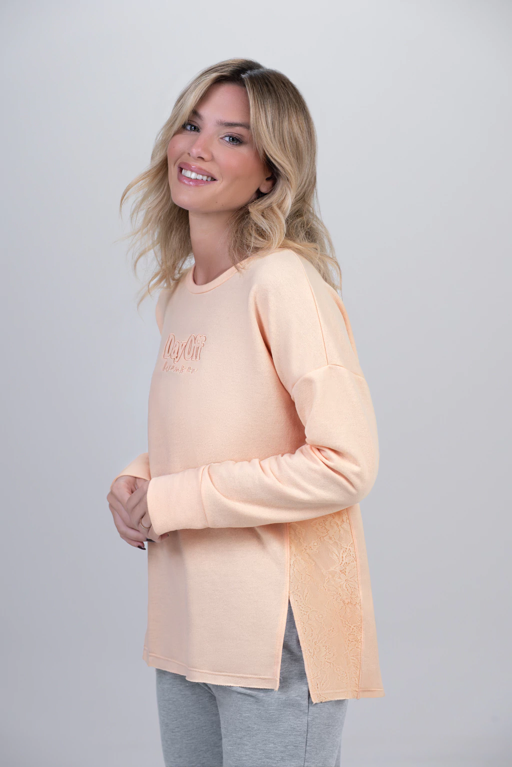 Pijama irregular c/recortes en puntilla SO PINK